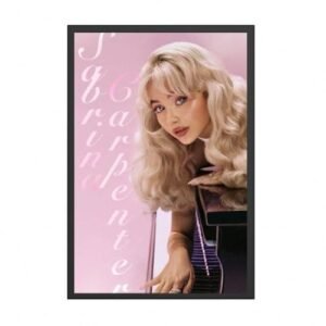 Quadro com Moldura — Sabrina Carpenter